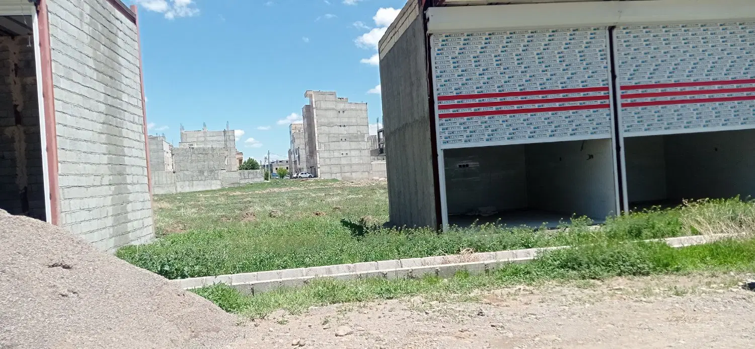 فروش جای مغازه در بر خیابان ۲۴ متری