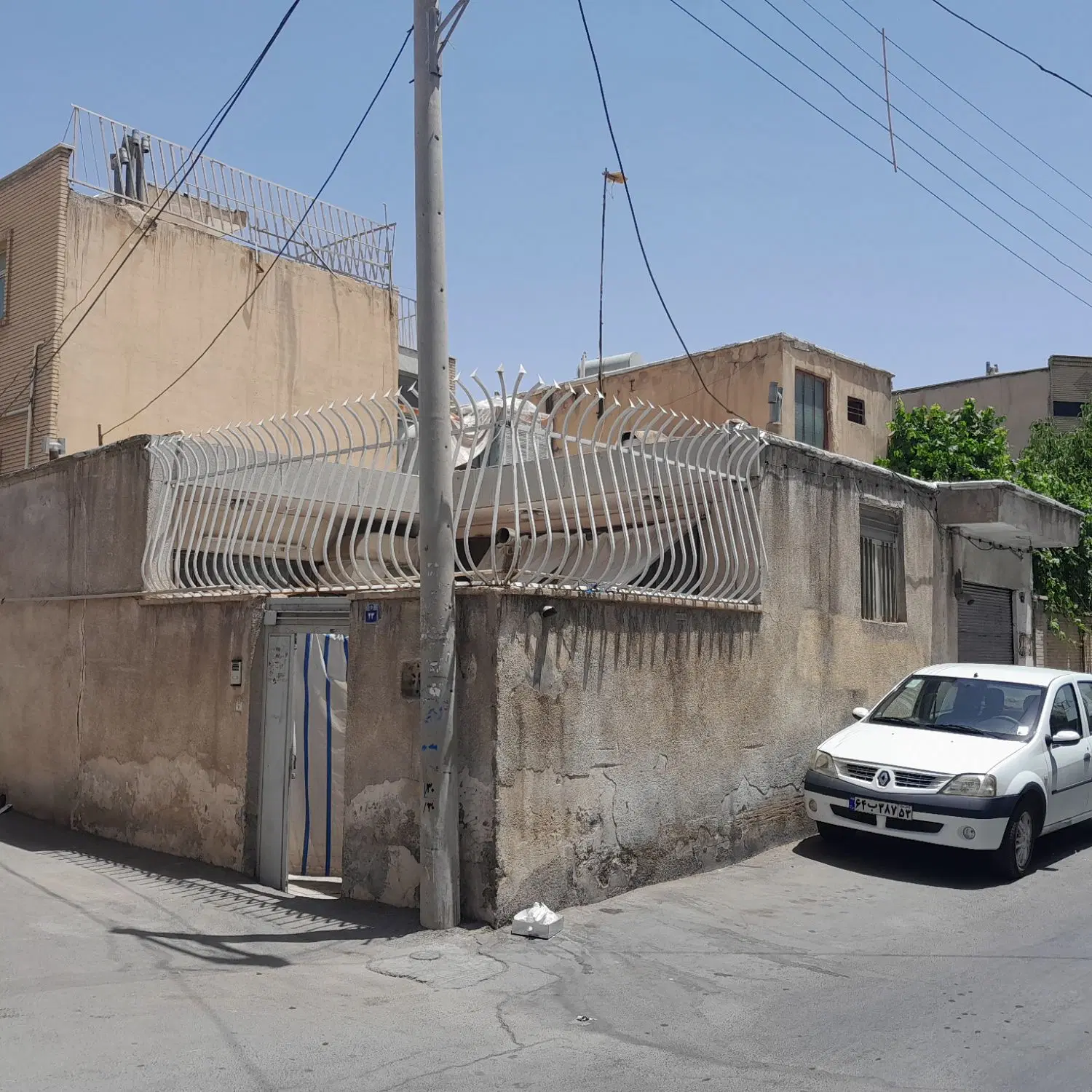 فروش منزل مسکونی و مغازه