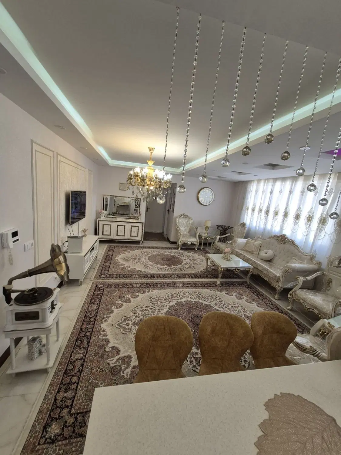 ۸۸متر _ فول امکانات _ روبه آفتاب_ سندتکبرگ