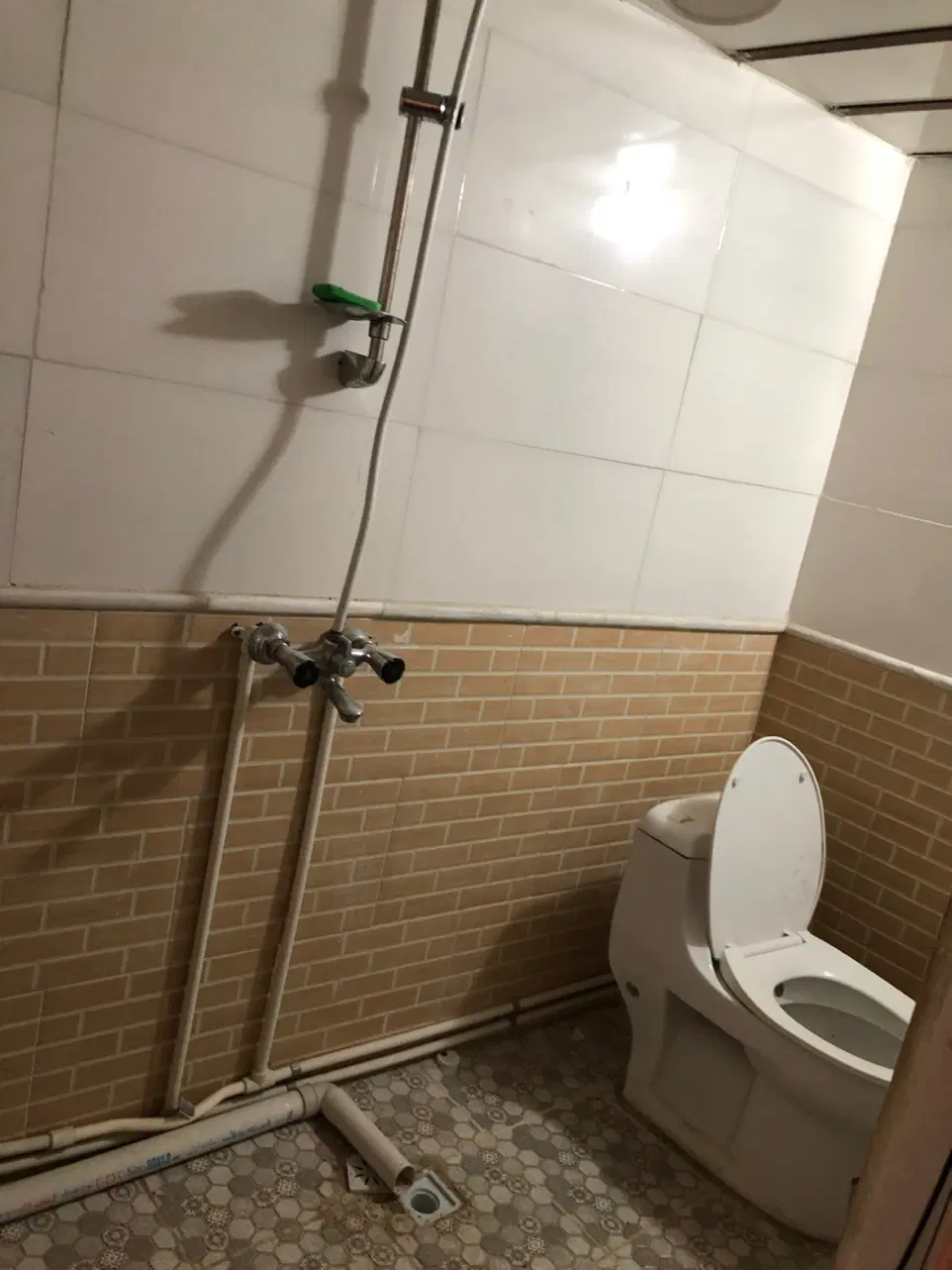خانه ویلایی ۱۰۰متری با مغازه ۲۰ متری