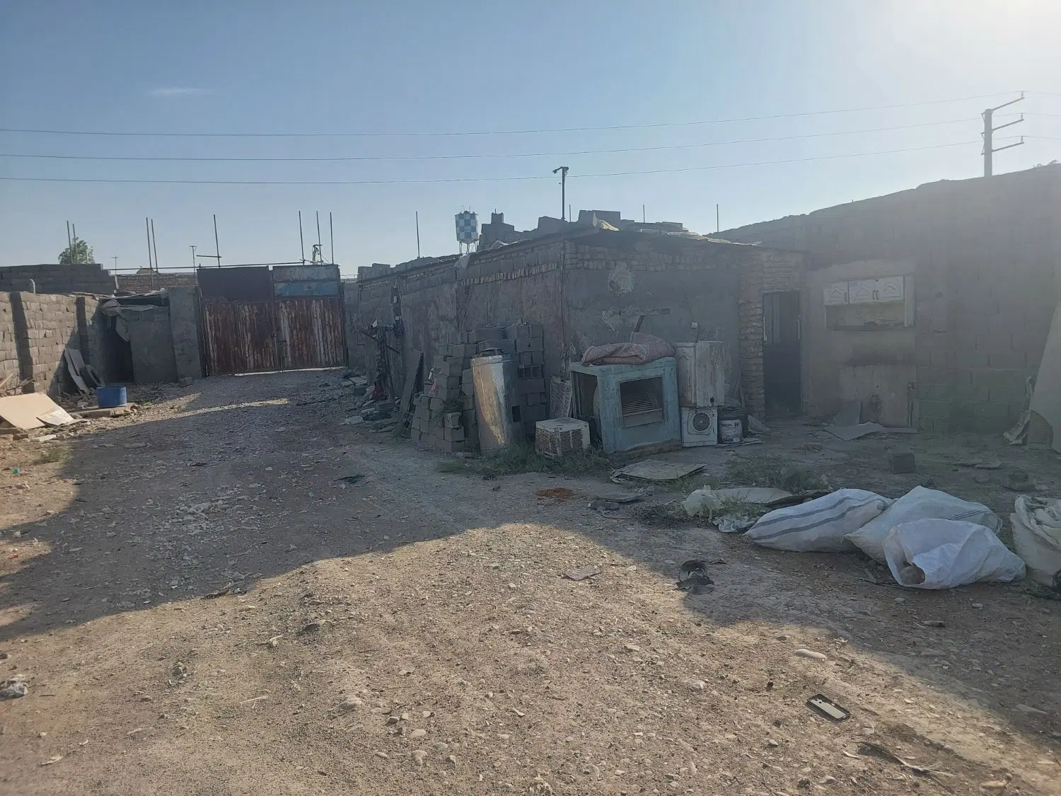چهار دیواری کارگاه