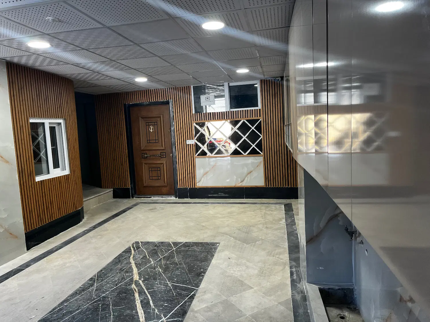 واحدهای اداری فول در کوچه گرمه ای