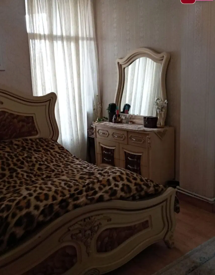 77 متر * با پارکـیـنـگ آسانـسـور * شمال جمهوری