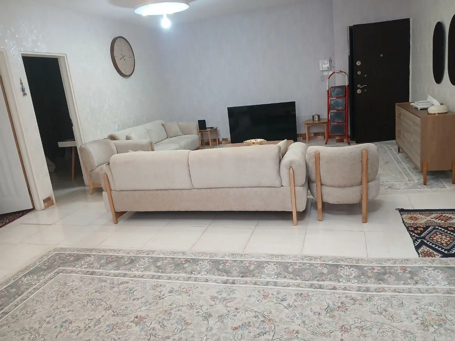 آپارتمانگلدشت شرقی جلوی خیابان رنگین کمان