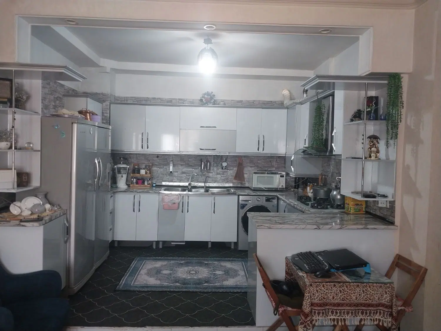 ۶۵ متری با پارکینگ و انباری طبقه اول