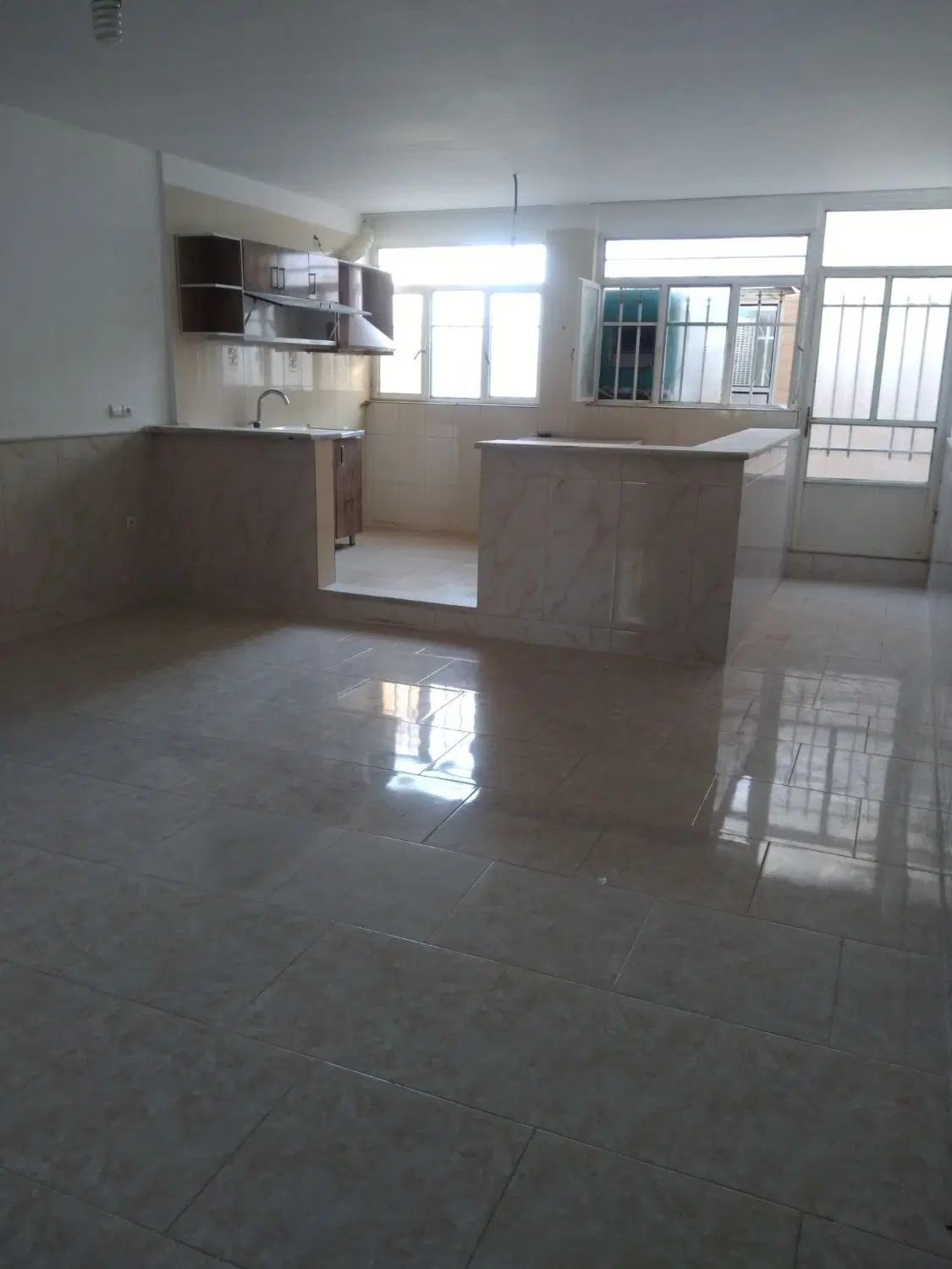 اجاره طبقه روی همکف