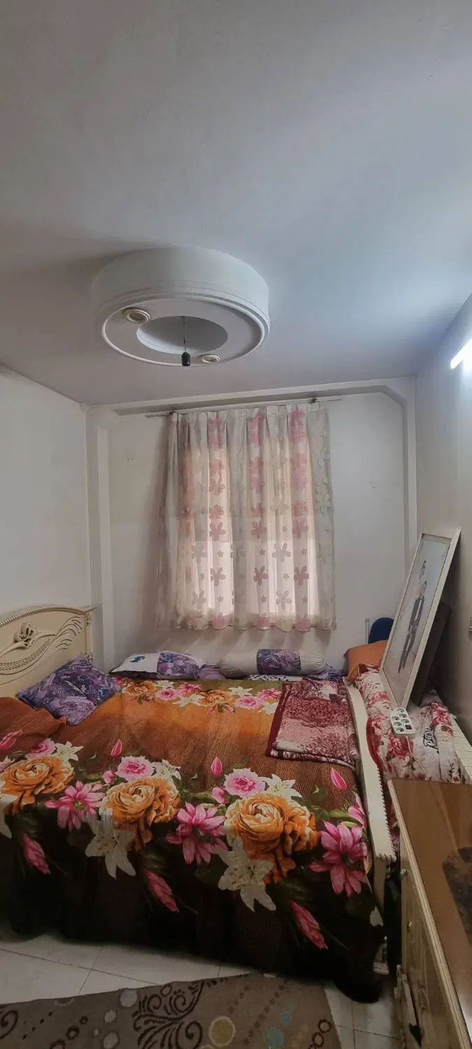 واحد ۵۰ متری خیبان ناصری