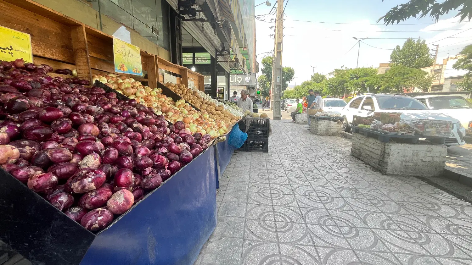 رهن واجاره مغازه دو نبش متراژ بالا