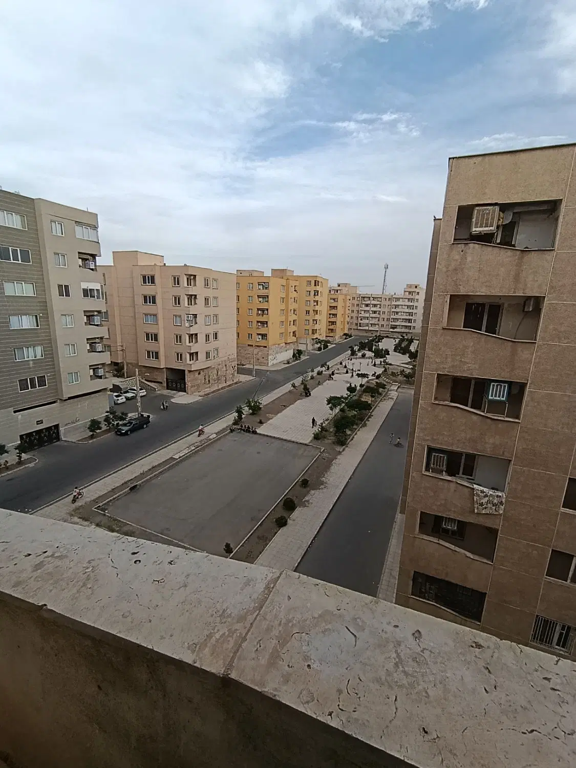 فاز ۴ شمال دو خواب ۸۲ متری پارکینگ مسقف