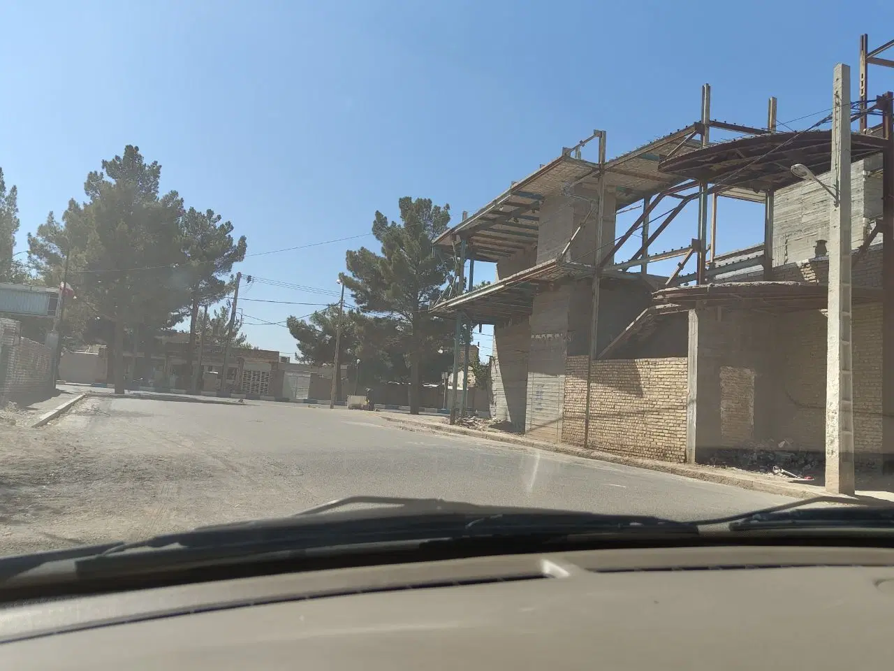 ملک نیمه ساخت