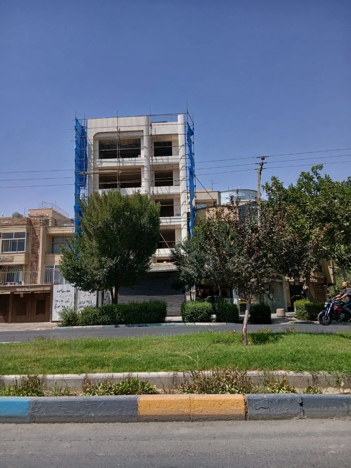 آپارتمان نوساز جنوبی سیمرغ