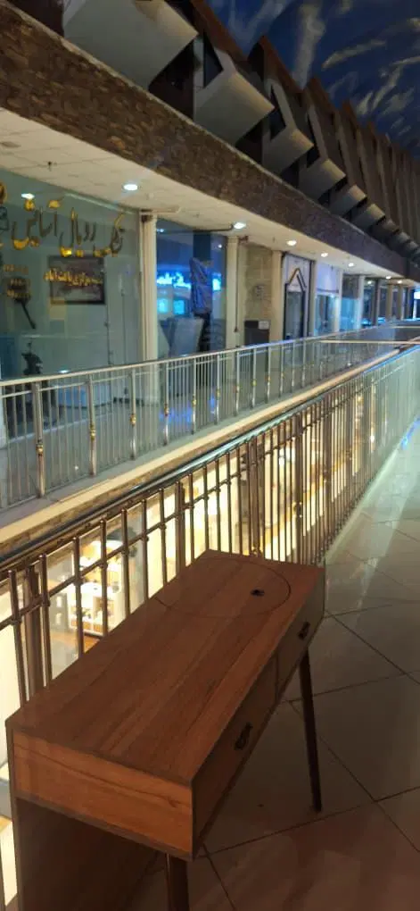 مغازه فروشی