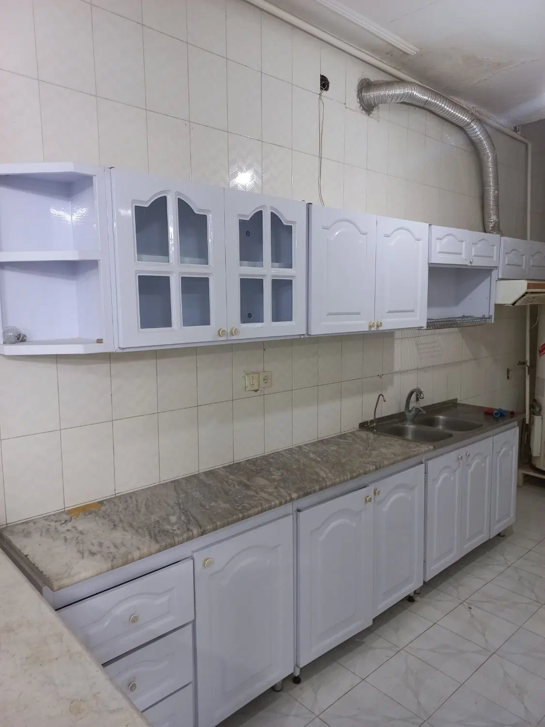ویلایی زیرزمین گلخانه ای عطاران