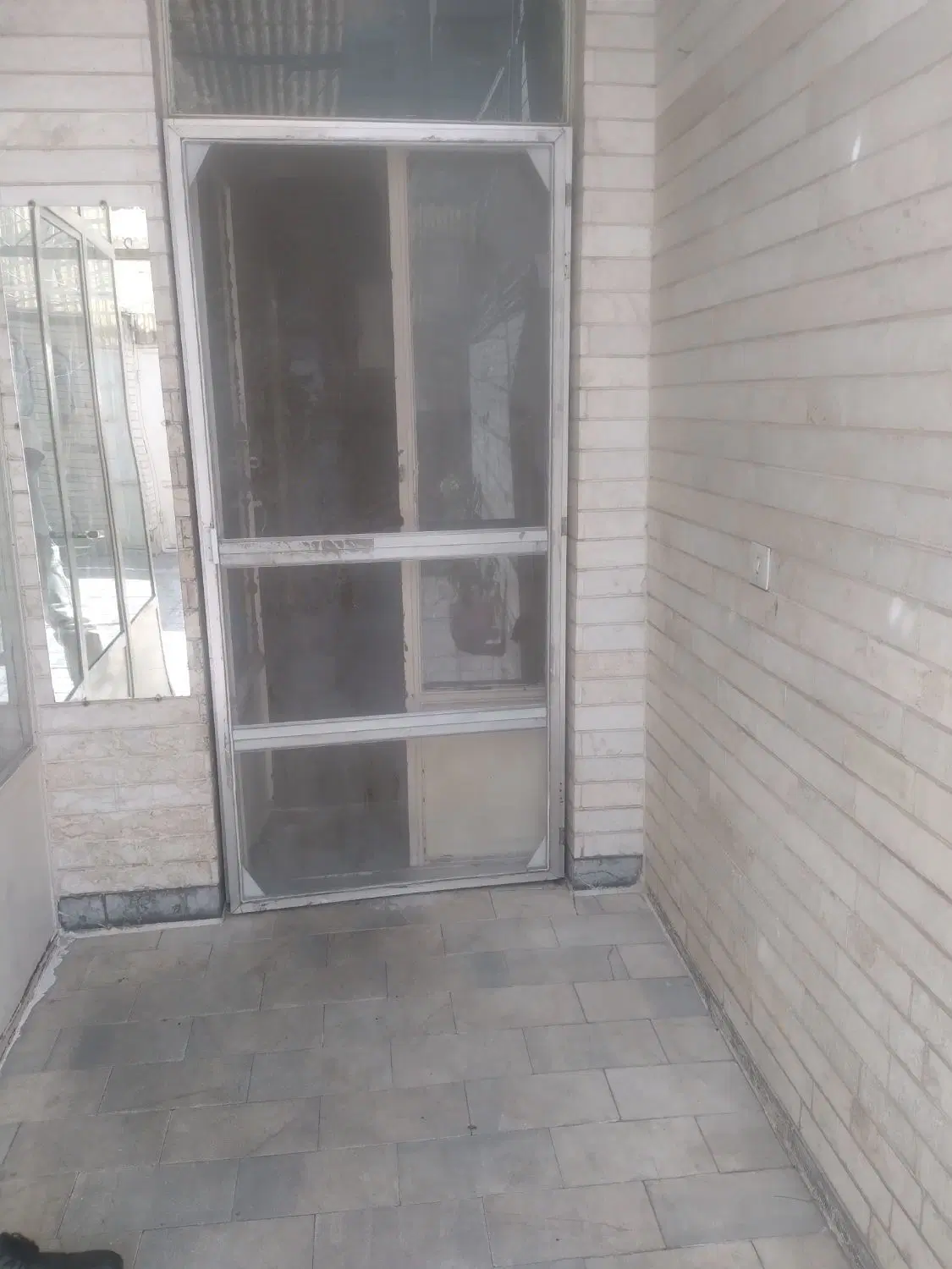 ۱۰۰ متری  کلنگی  فروشی