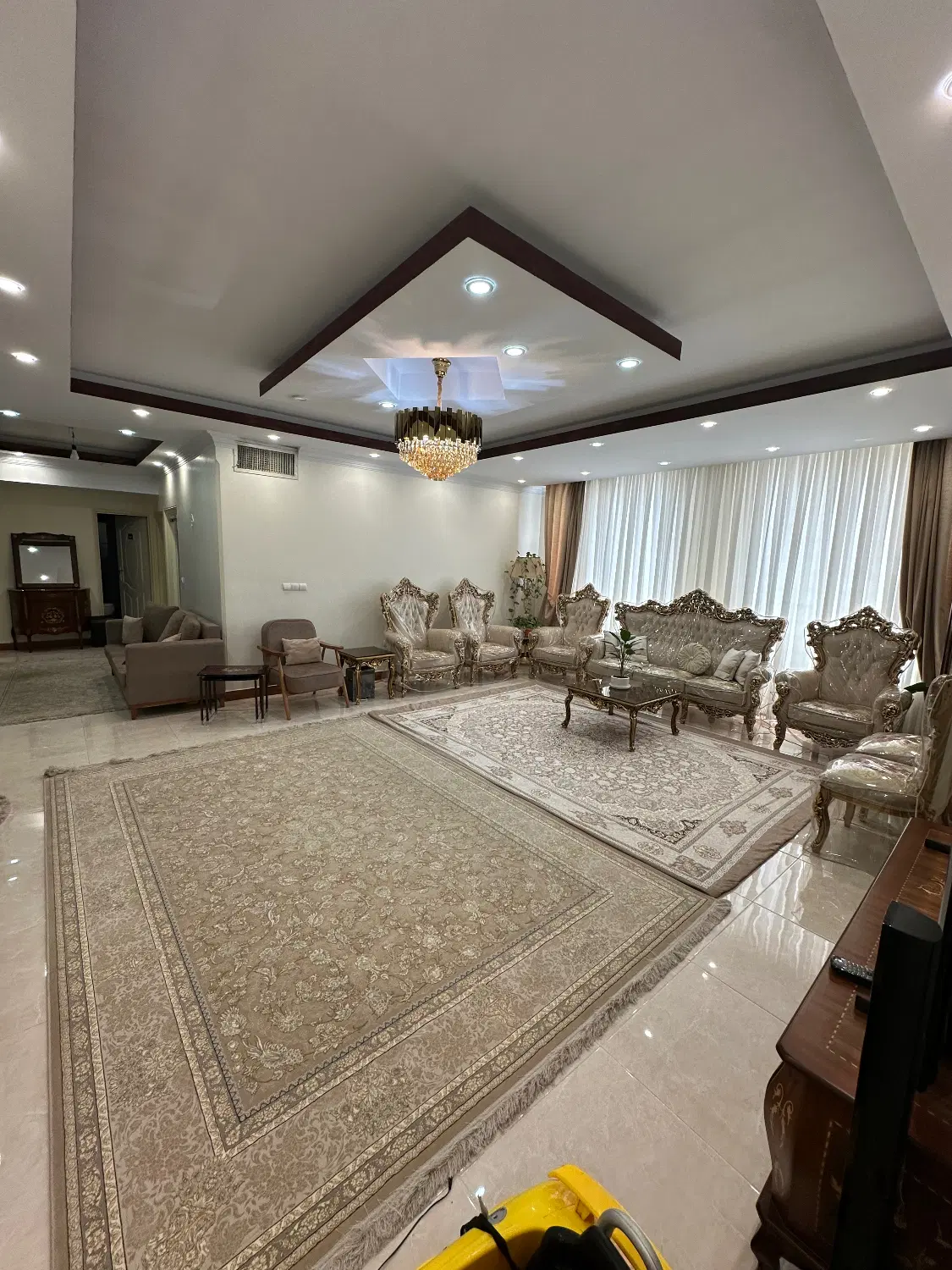 ۱۱۸متر_۳خواب_پارکینگ و آسانسور_سند تک برگ_متری ۷۸