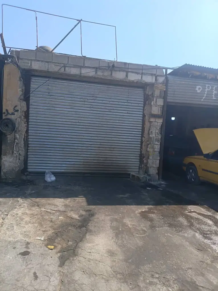 یه باب مغازه ۵۰ متری  حیاط دار به اندازه ۵۰۰ متر