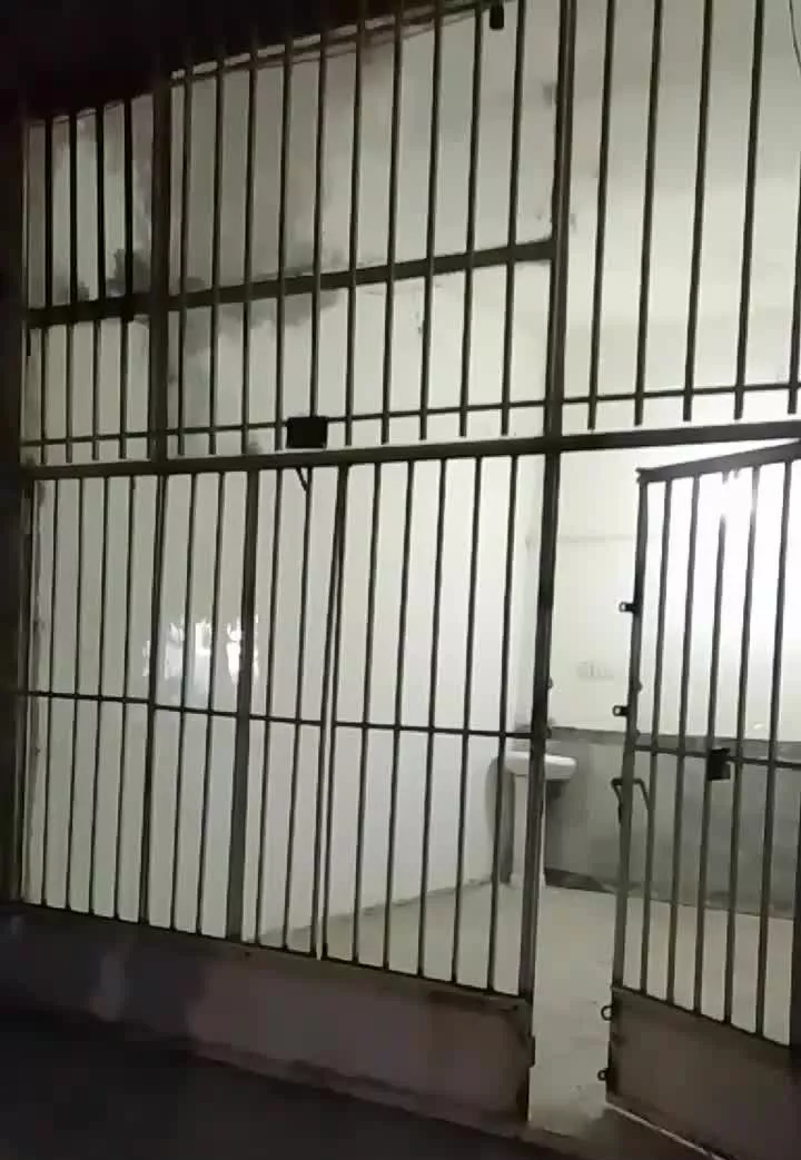 مغازه ۱۵ متری با سقف بلند