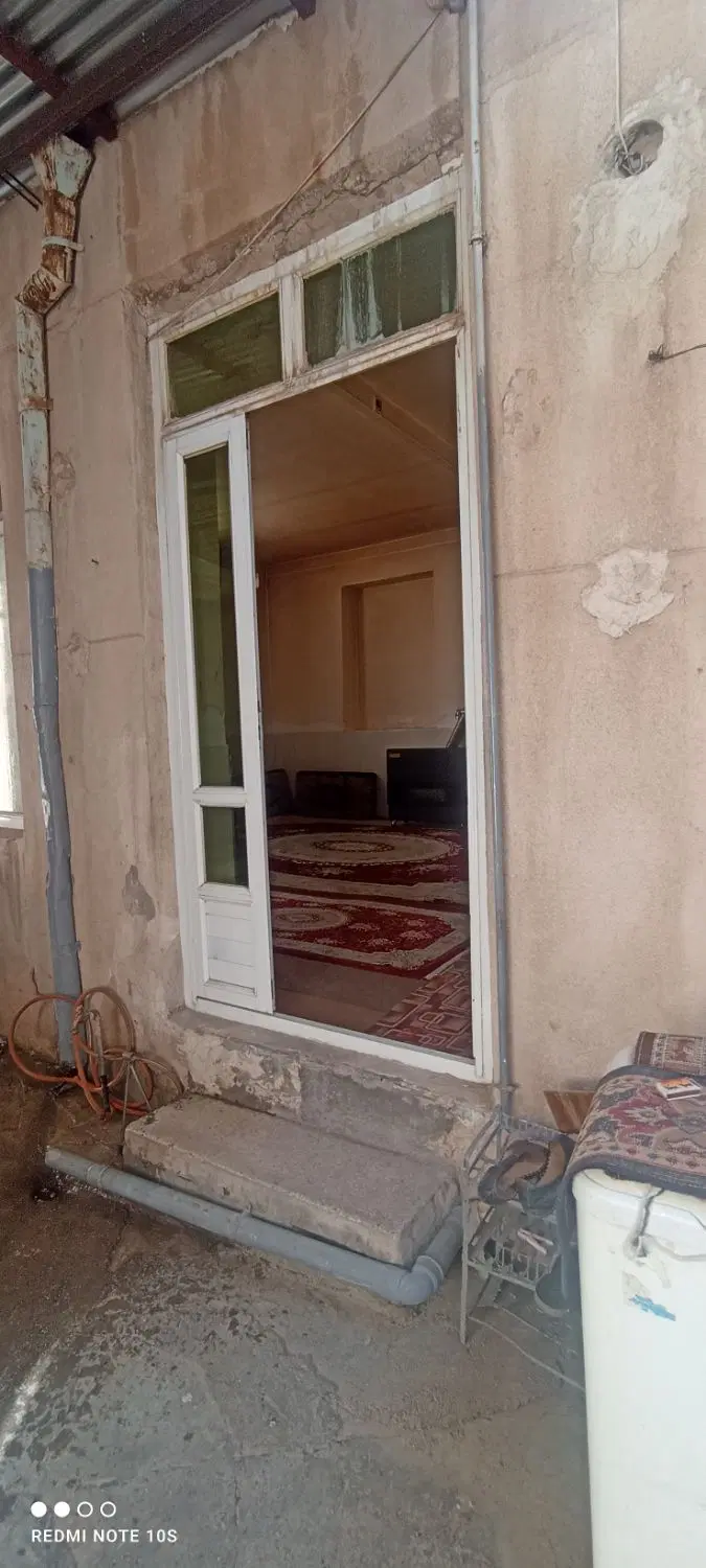 خانه ویلایی نزدیک خیابان اصلی