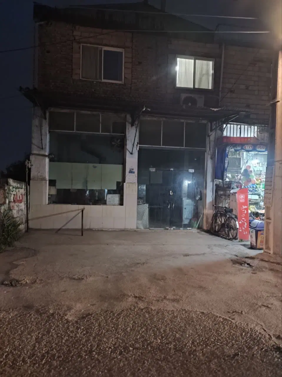 فروش فوری  خانه نانوایی در مسیر آیت