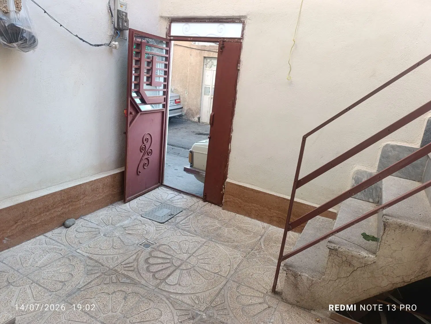 حیاط دو طبقه درآناخاتون
