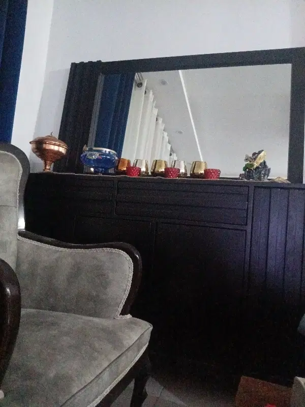 همخانه باشخصیت