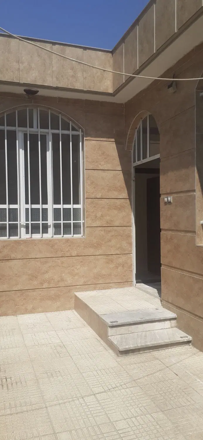 حیاط مسکونی دو خواب شمالی دونبش