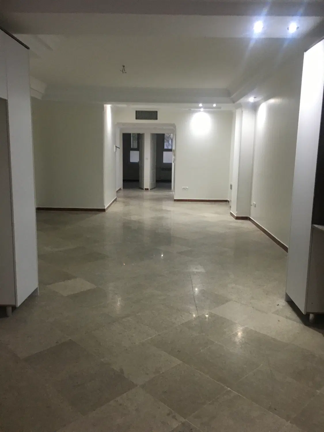 آپارتمان ۹۳ متر ۲ خوابه فول امکانات ۱۳ ساله