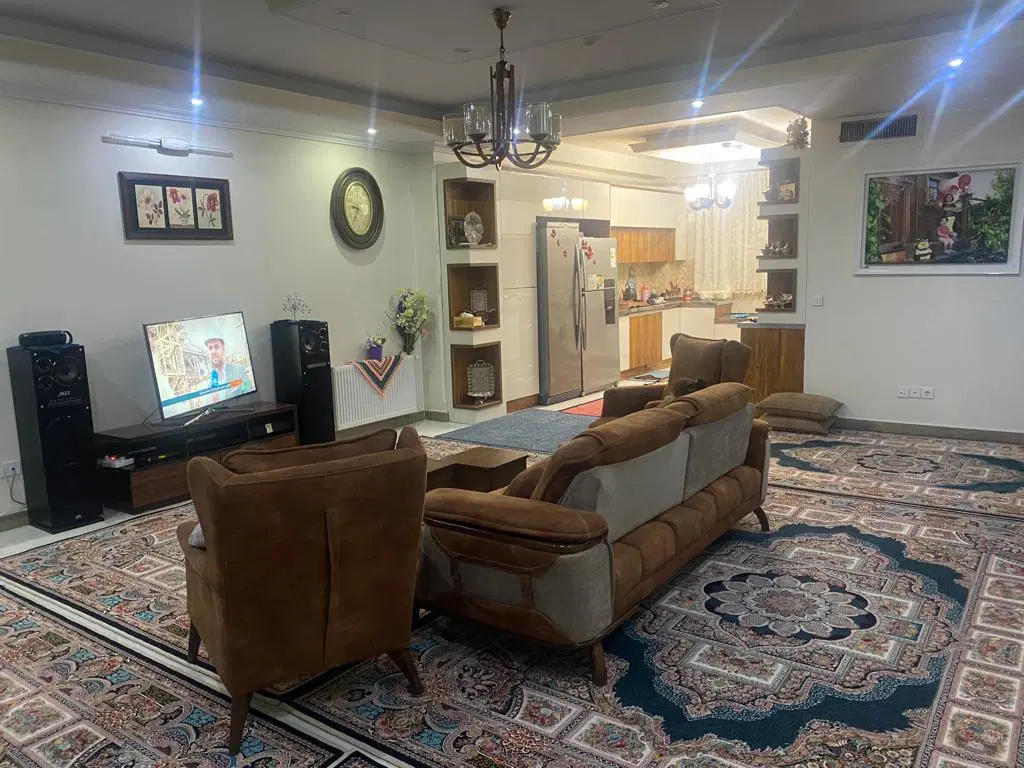 ۱۳۰ متر ۲خواب  آسانسور پارکینگ میعاد شمالی