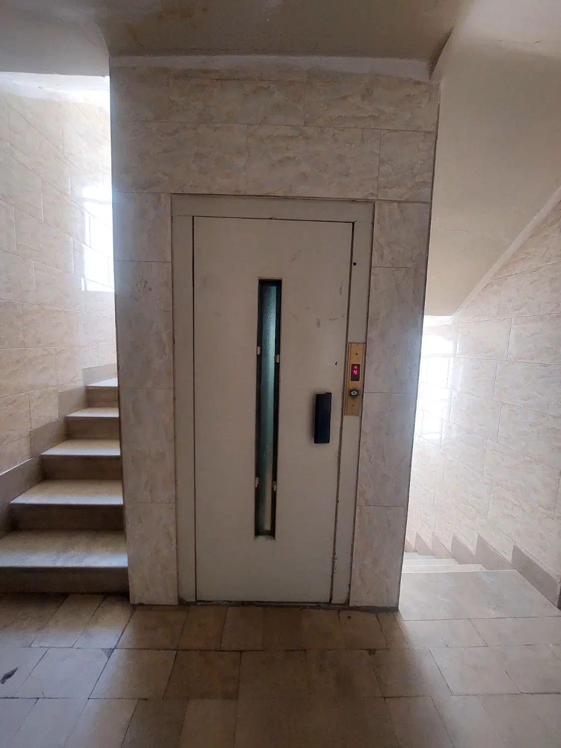 ۷۵ متر ۲خواب فول محدوده عجب گل فروشنده واقعی