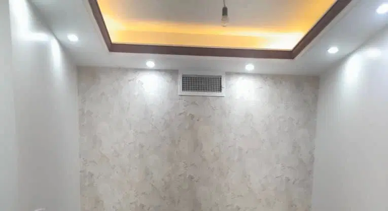هم‌خونه خانم موجه و مطمئن (خانه و وسایل تکمیل هست)