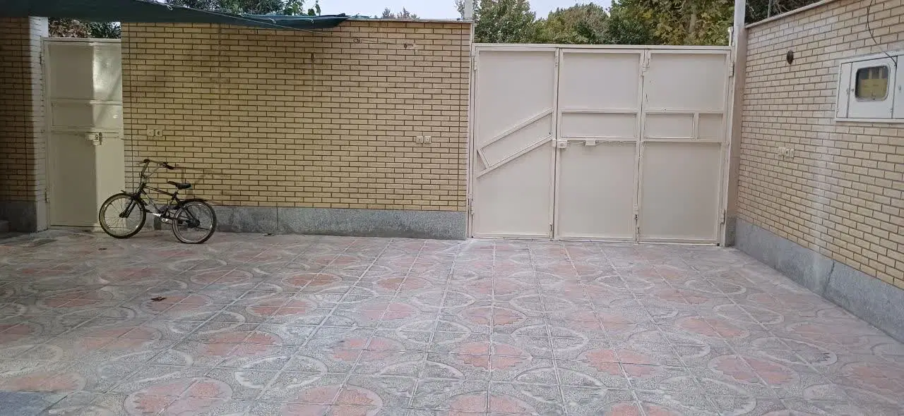 آپارتمان همکف پر نور و باصفا
