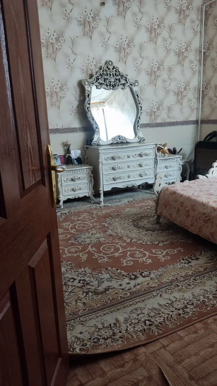 یک طبقه از دو طبقه منزل مسکونی