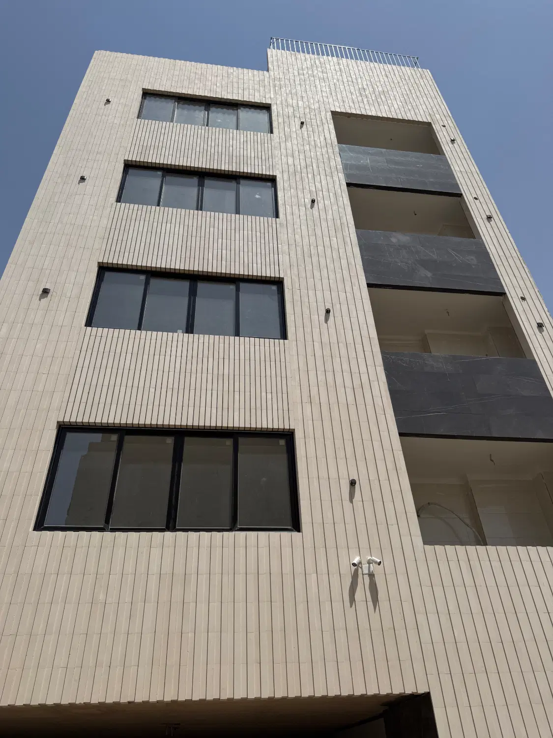 فروش یکجا ساختمان ۵ طبقه صفر نوساز