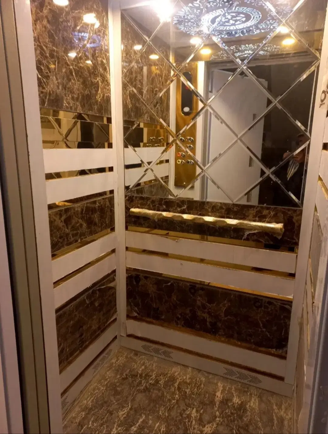 مغازه سند دار در بهترین لوکیشن صفادشت