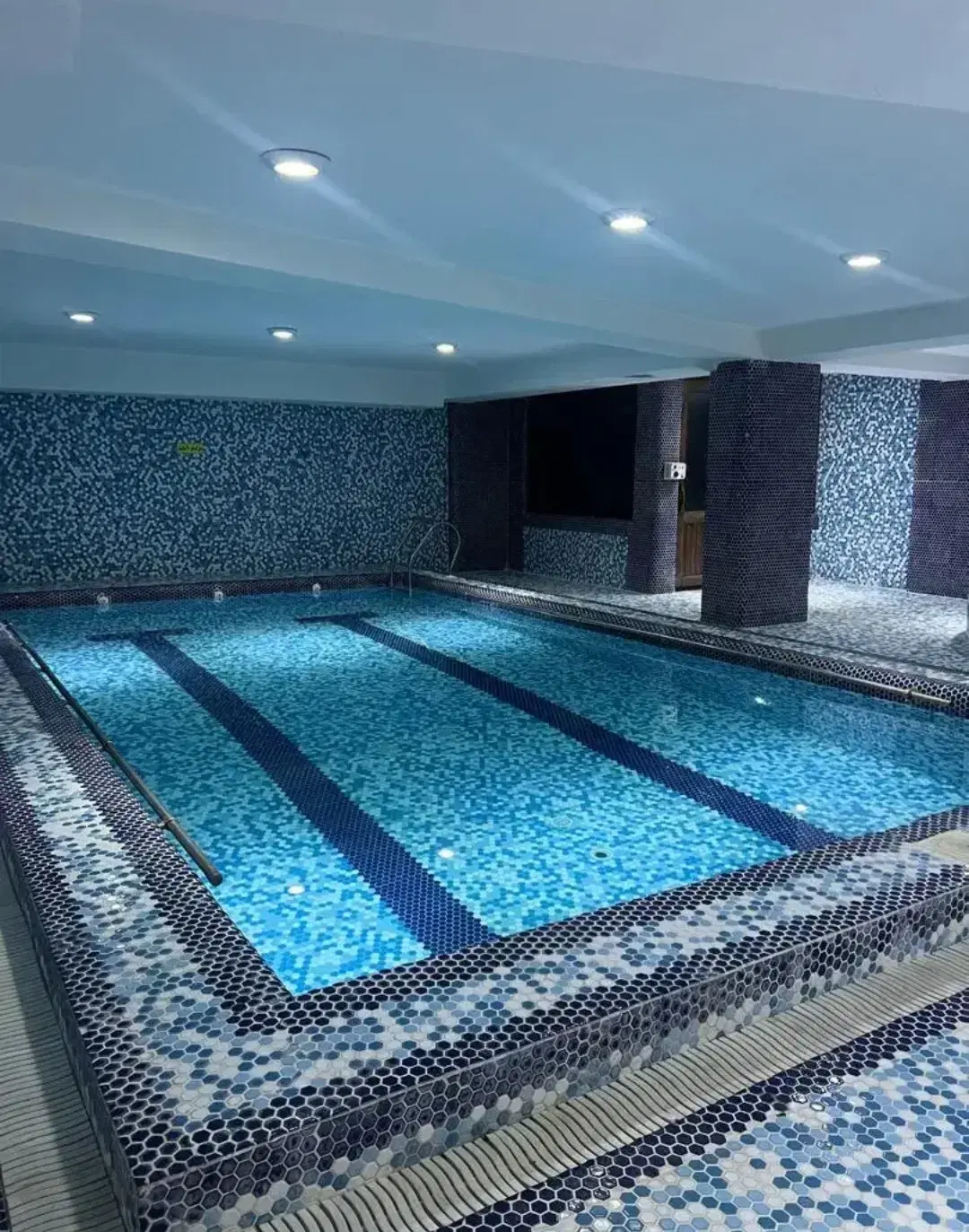 آپارتمان ۲۲۰ متر حاشیه بلوار حافظ