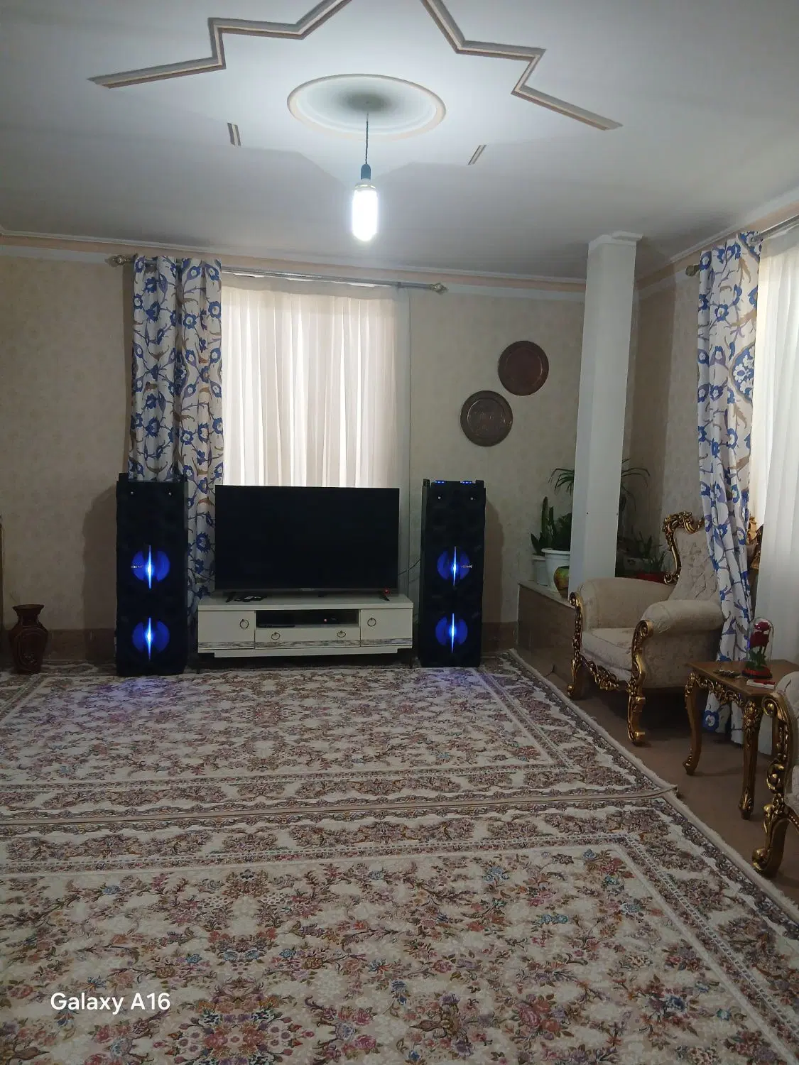 خانه ۳ طبقه بادو باب مغازه