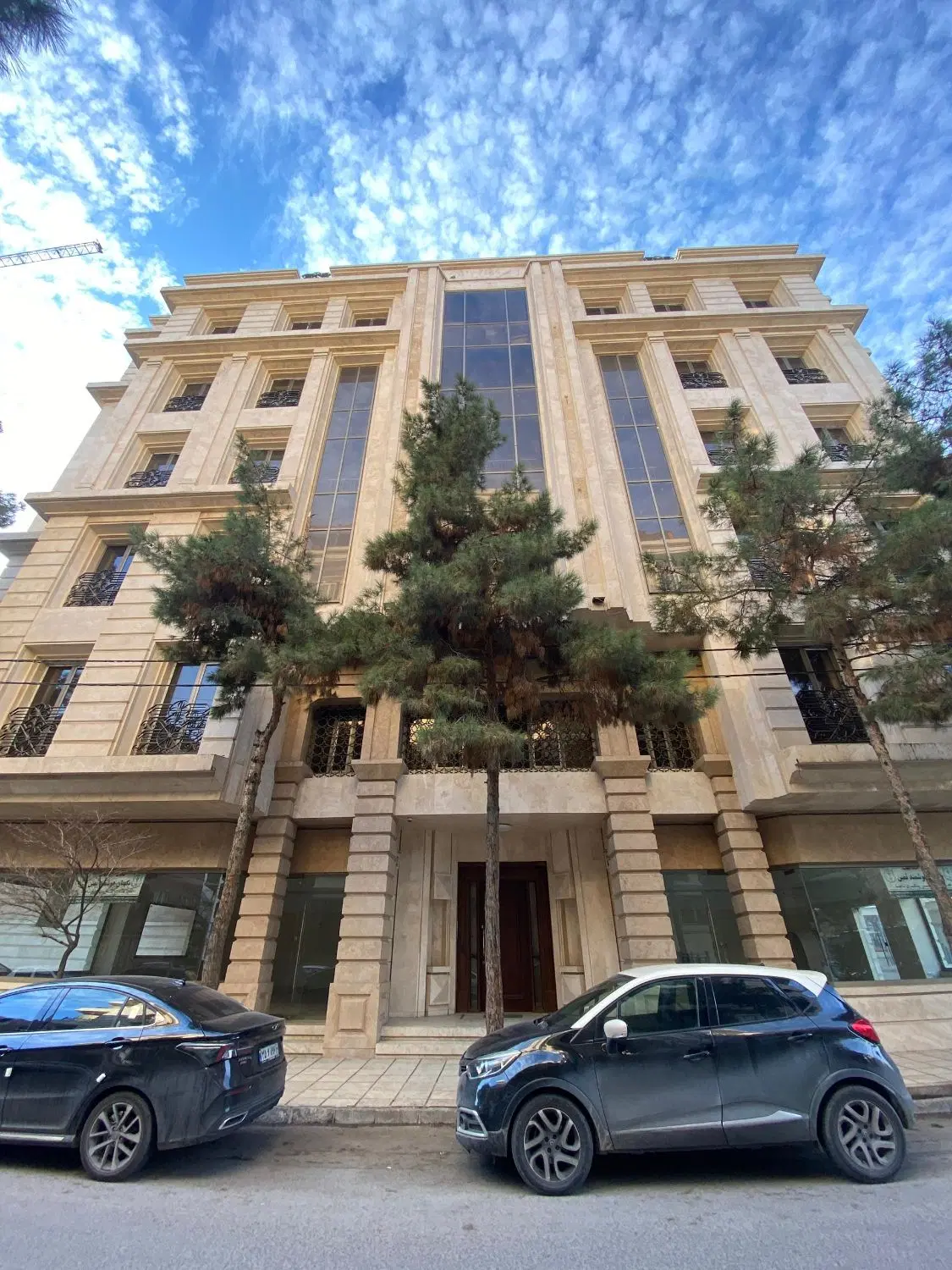 آپارتمان ۲۲۰ متری نوساز واقع در ناصرخسرو