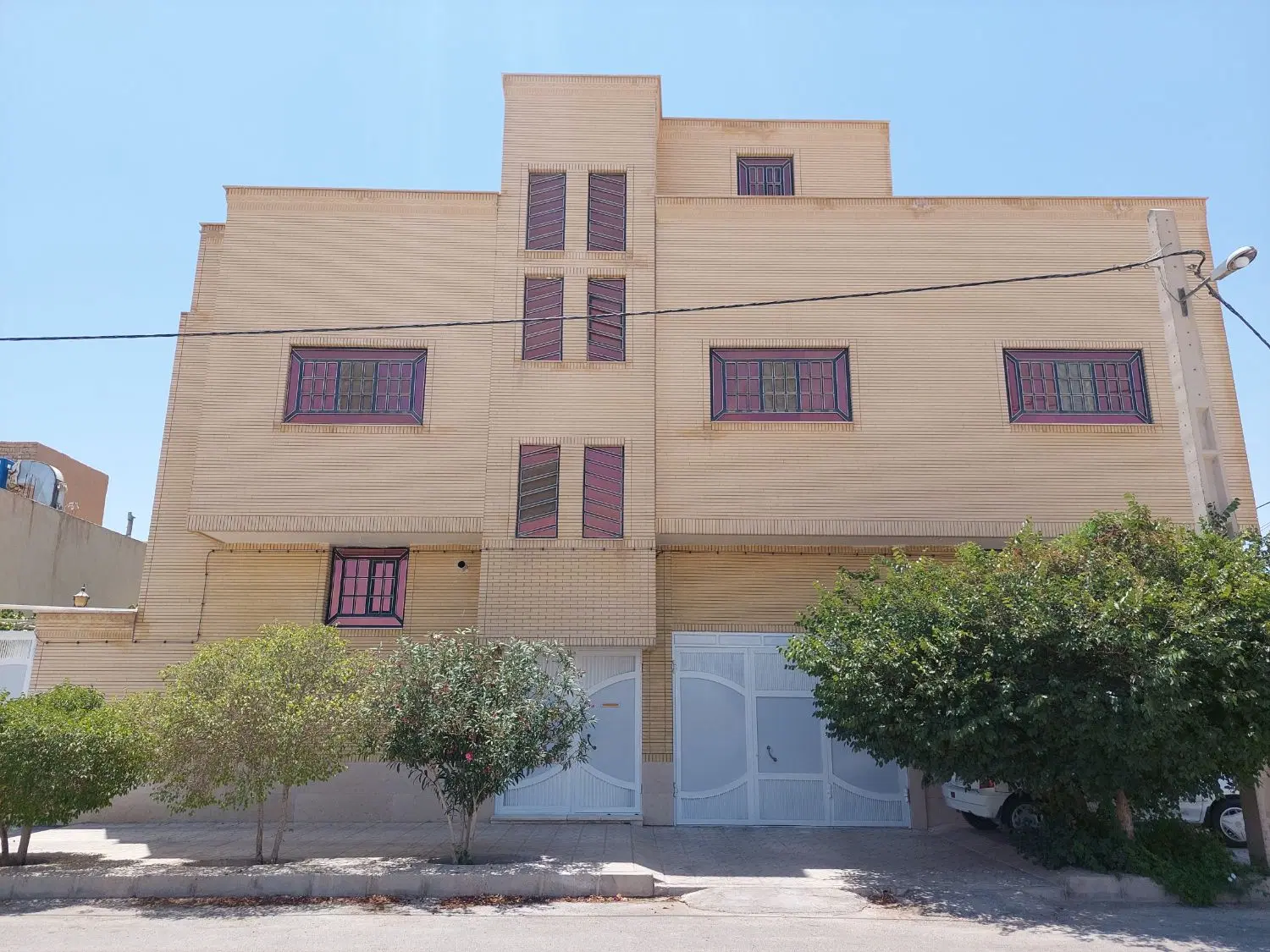 فروش منزل دو طبقه دونبش موقعیت عالی