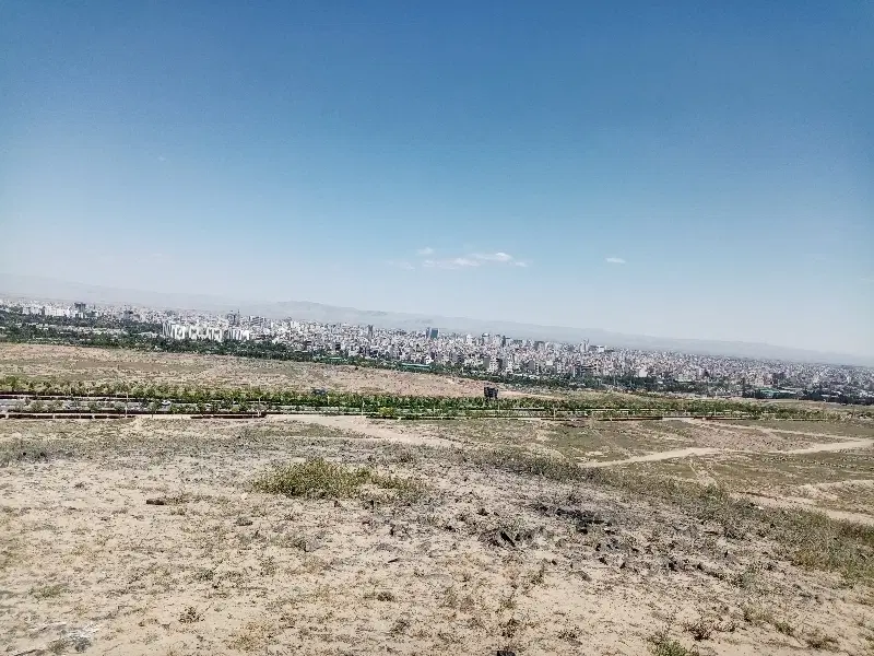 زمین دشتخاک