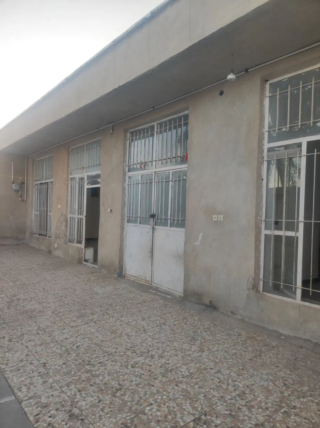 منزل تجاری مسکونی برخیابان میرزارضا