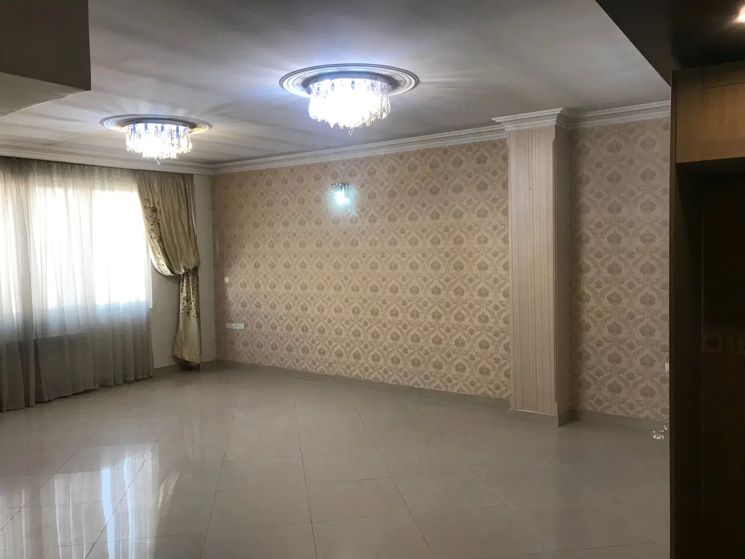 85 متر زیر زمین فردوس شرق مناسب دفترکار یا انبار
