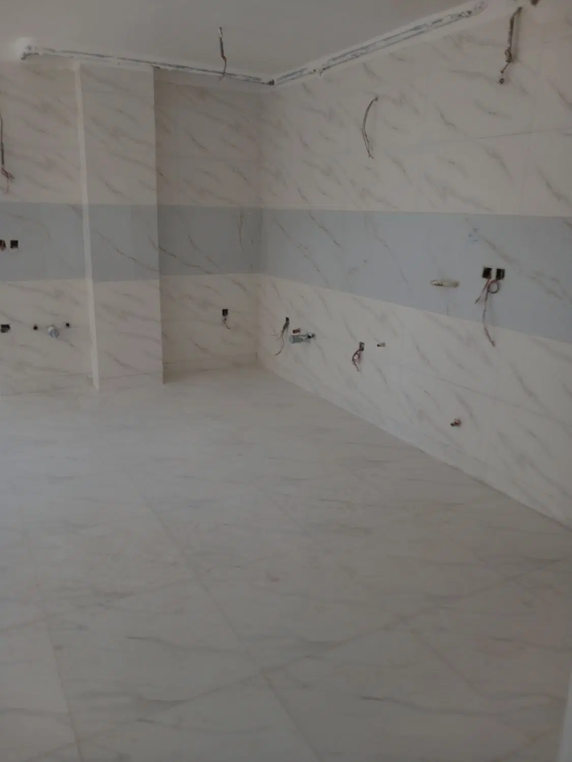 آپارتمان دو خواب _نوساز_بدون پرتی