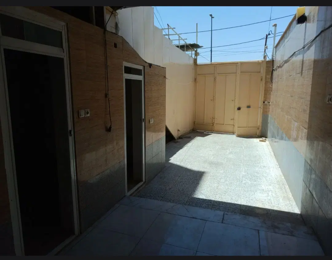 منزل دوخوابه حیاط دار