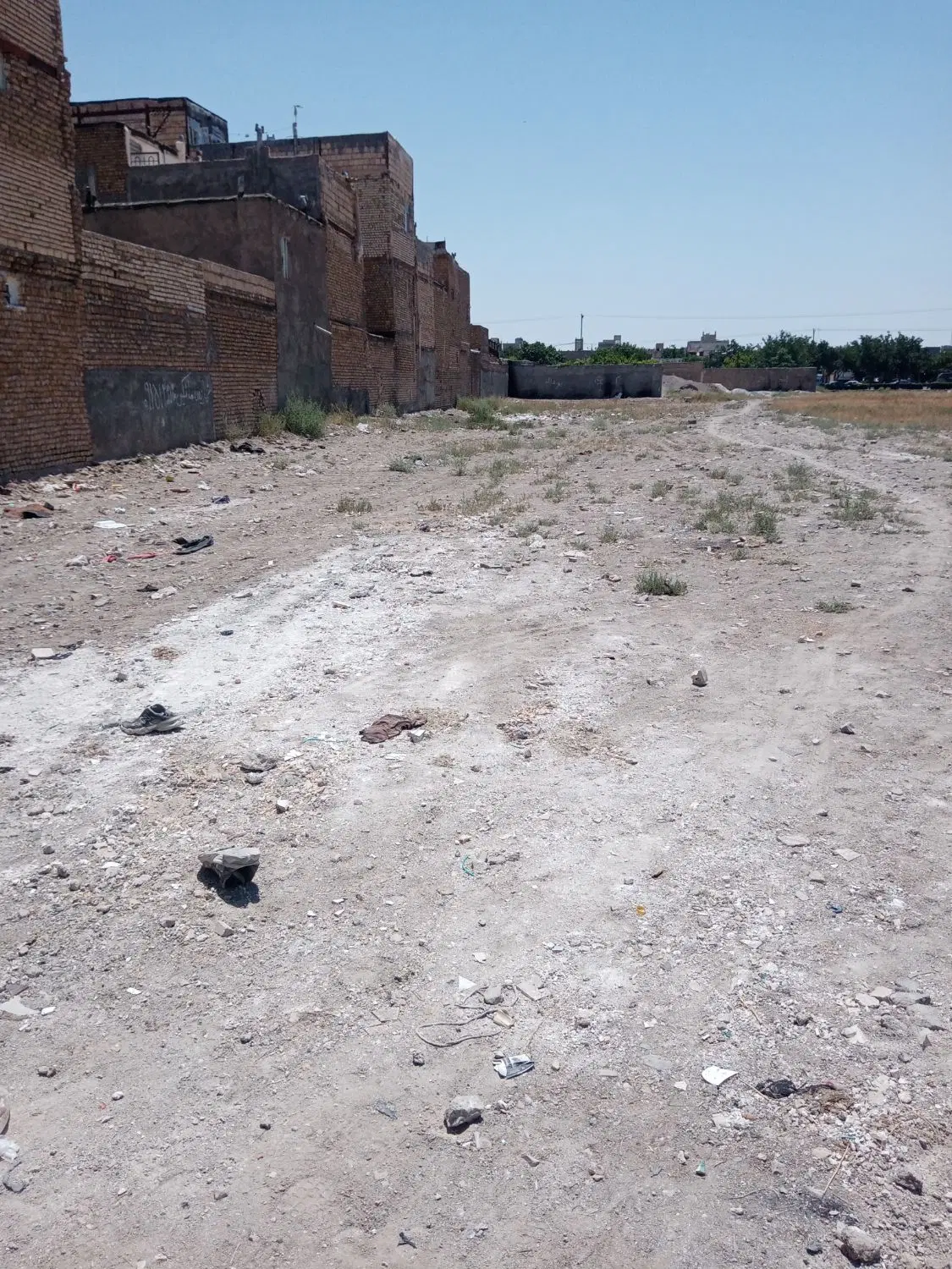زمین فروشی