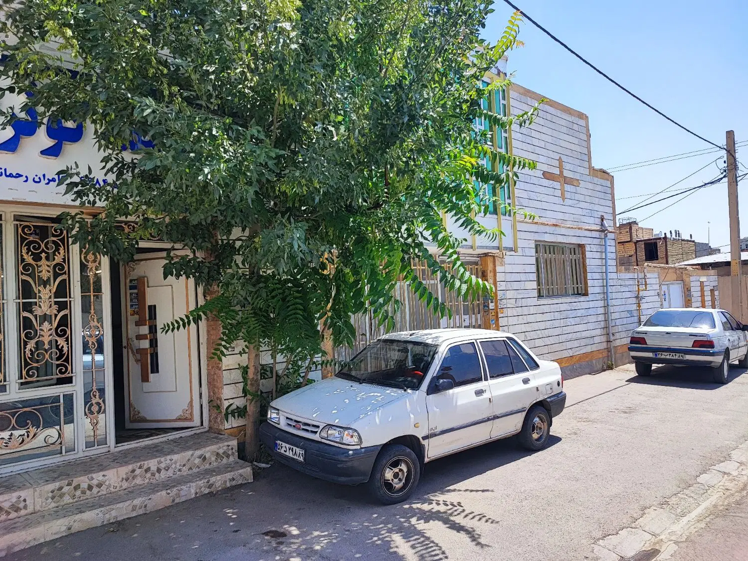 ساختمان نزدیک خیابان امام