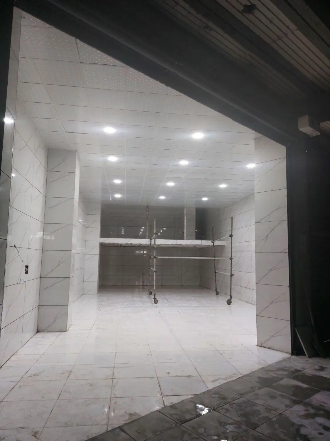 اجاره یک باب مغازه به منراژ۱۵۰ متر با بالکن