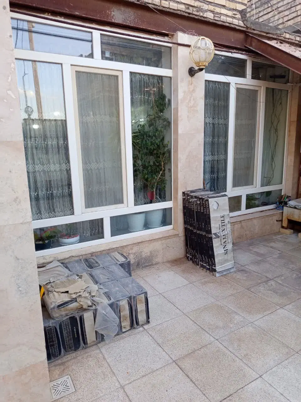 منزل مسکونی ۲ طبقه ارامگاه  حاشیه خیابان اصلی