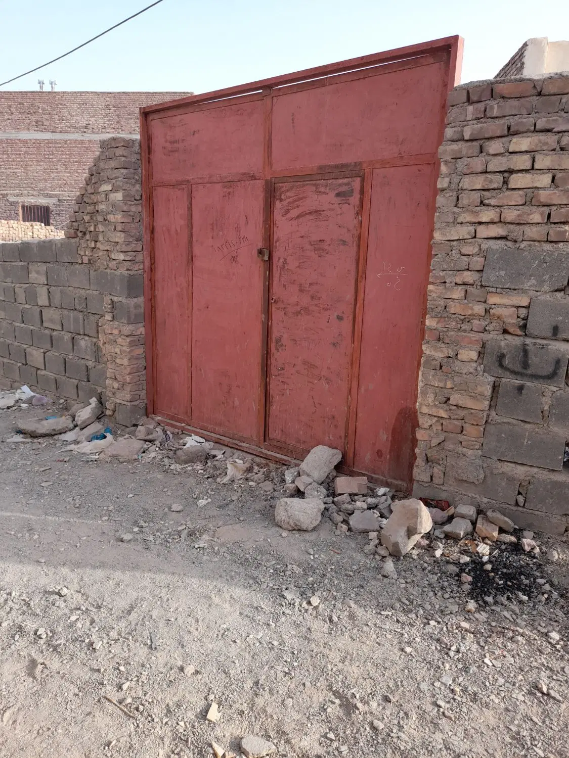 زمین سیادک