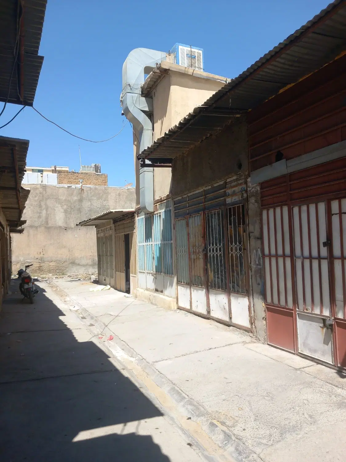 مغازه تجاری با امکانات کامل