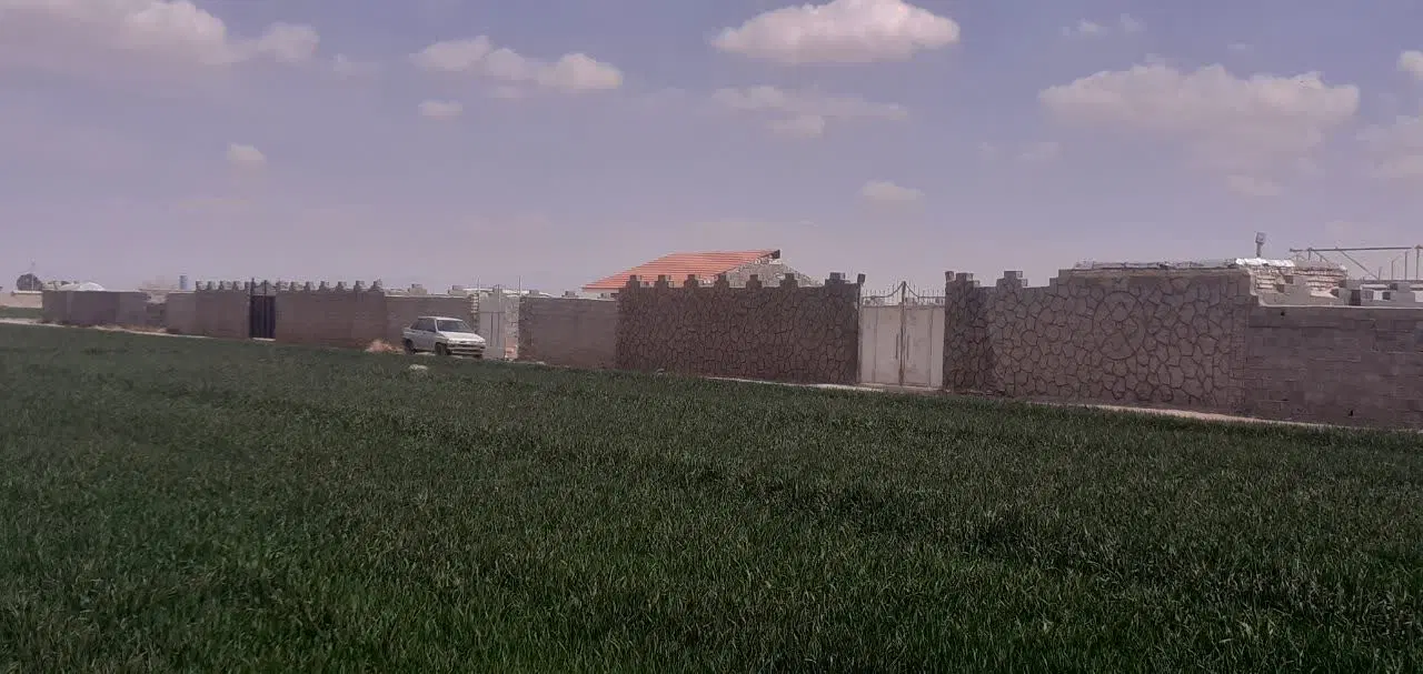 باغ چهاردیواری داخل مجموعه